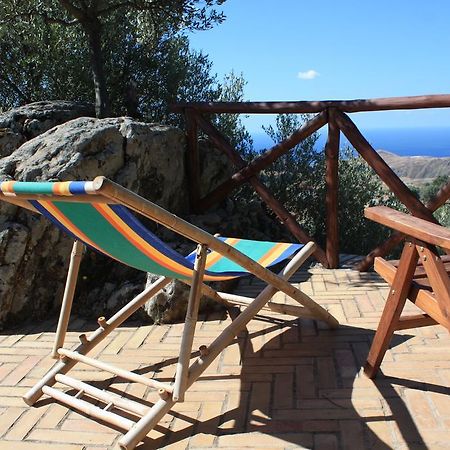Rocca Del Vento Acomodação com café da manhã San Pantaleone Exterior foto