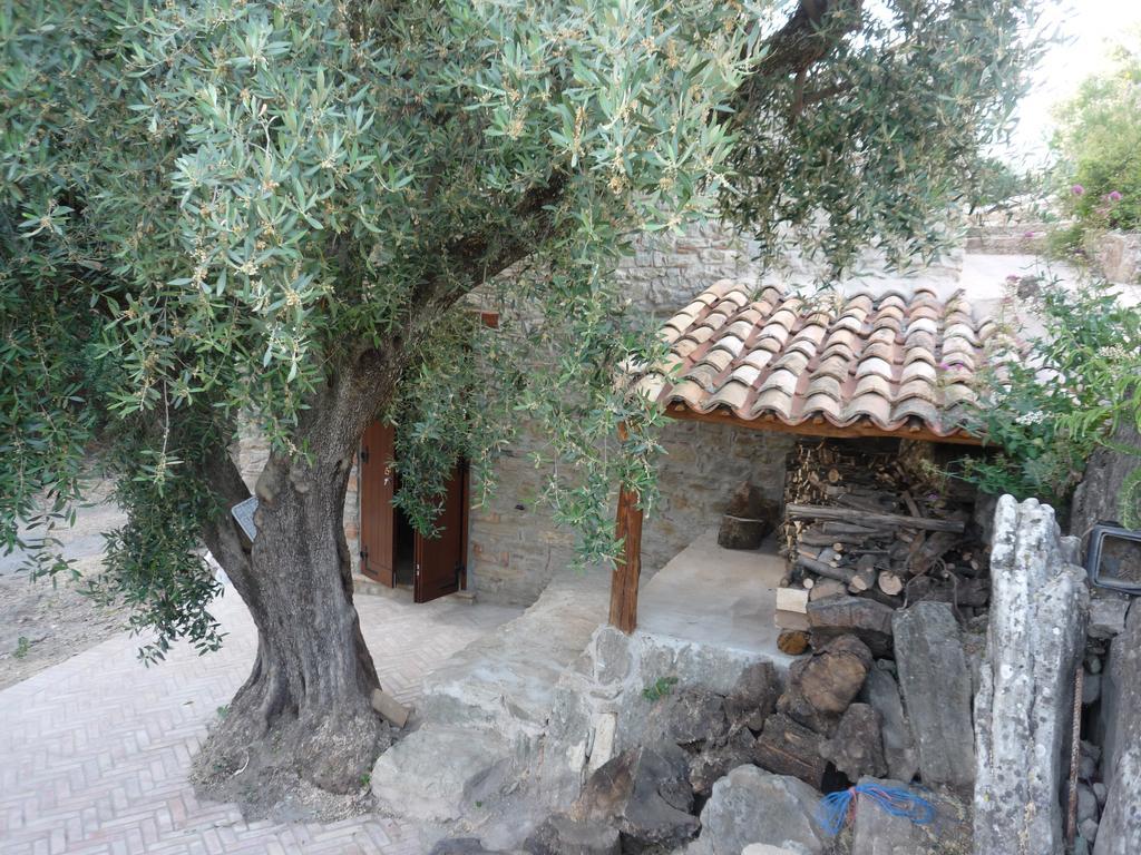 Rocca Del Vento Acomodação com café da manhã San Pantaleone Exterior foto