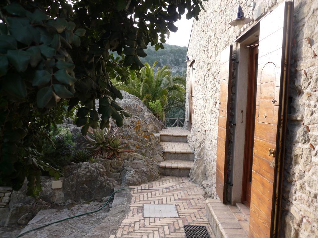 Rocca Del Vento Acomodação com café da manhã San Pantaleone Quarto foto