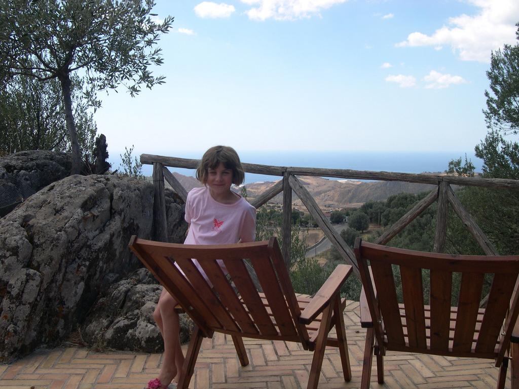 Rocca Del Vento Acomodação com café da manhã San Pantaleone Quarto foto