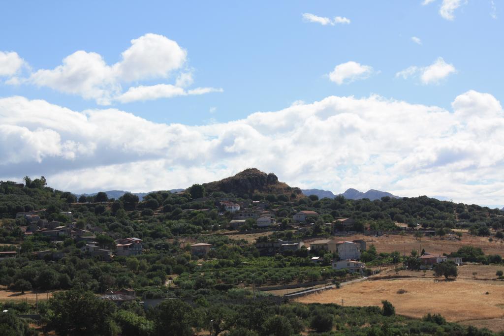 Rocca Del Vento Acomodação com café da manhã San Pantaleone Exterior foto