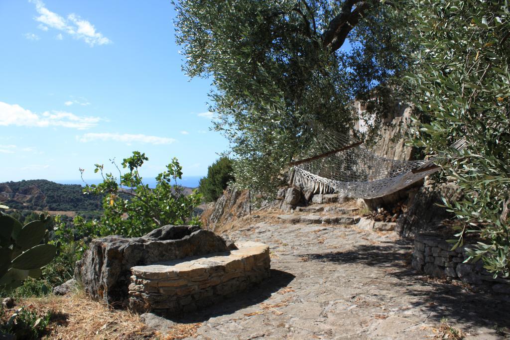 Rocca Del Vento Acomodação com café da manhã San Pantaleone Exterior foto